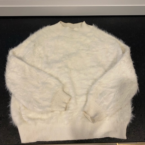 URBAN OUTFITTERS fuzzy sweater - Picture 6 of 6